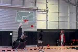 😲巨人运动！2米21单挑2米19是怎么样的画面？